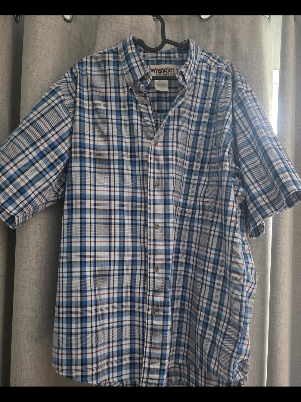 Wrangler Men's Blue and White Plaid Short-Sleeve Button-Down